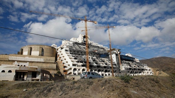 El PSOE-A urge a Moreno a dar «la cara» para explicar su «hoja de ruta» para la demolición de El Algarrobico