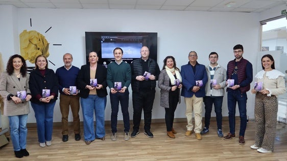 Página web y libro para no perderse detalle de la Semana Santa de Vera