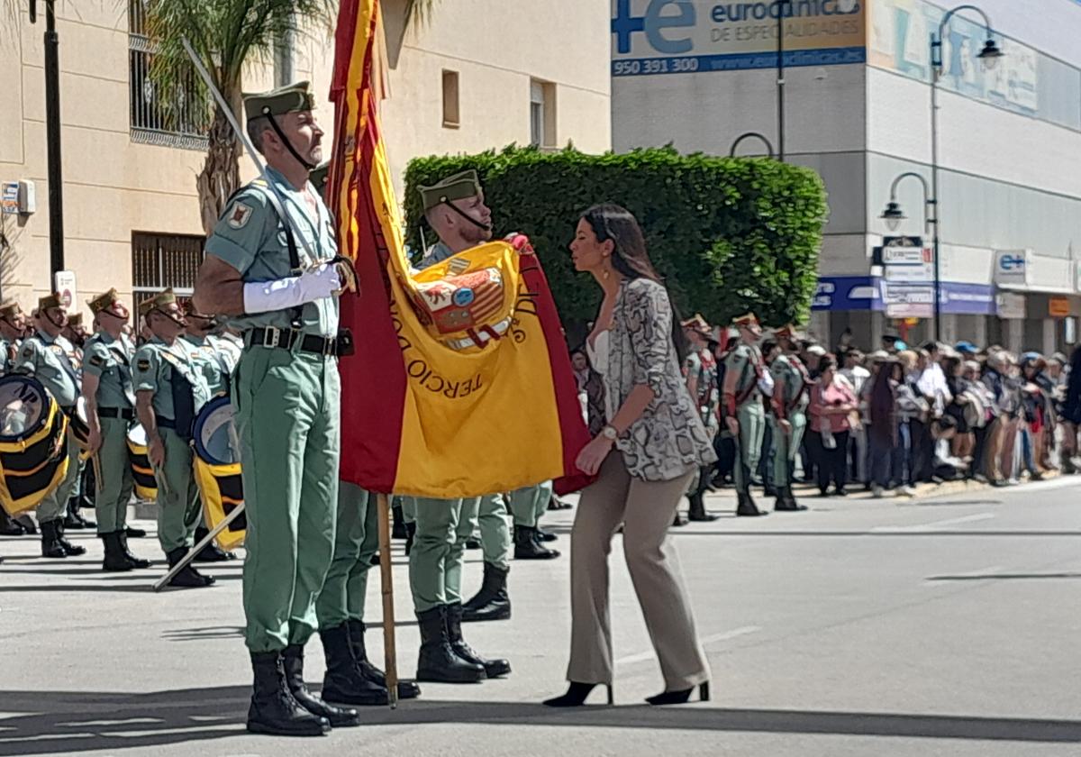 Cerca de 300 veratenses participan en la jura de bandera civil de La Legión