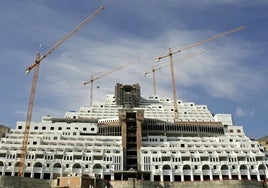 Nuevo reclamo del TSJA al alcalde de Carboneras para iniciar la revisión de la licencia del Algarrobico