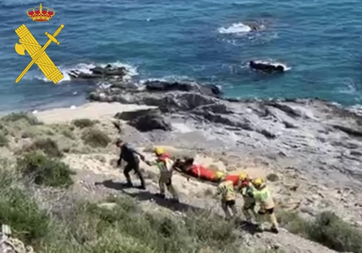 Rescatan a un hombre atrapado en el fondo de un barranco en Cuevas del Almanzora