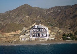 Greenpeace apunta que El Algarrobico se mantiene «urbanizable» al no cambiarse el PGOU «de forma efectiva»