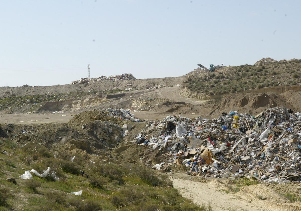 Junta desiste del contrato para sellar el vertedero de Cuevas al detectar fallos en el proyecto, que corregirá