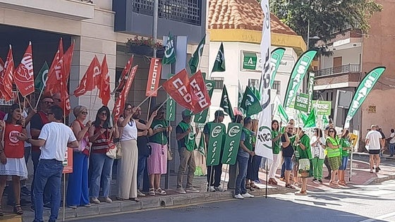 Sindicatos y Marea Blanca denuncia que el Plan de Verano del SAS aumentará más aún las listas de espera en el Hospital de La Inmaculada