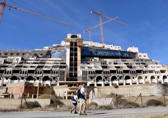 El Ayuntamiento de Carboneras votará el viernes iniciar la revisión de la licencia del hotel de El Algarrobico