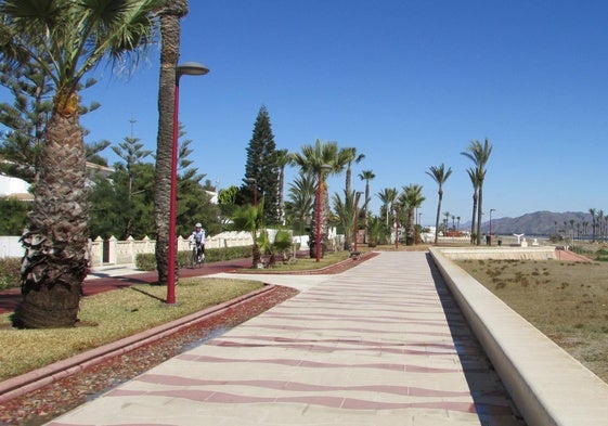 Alfonso García inicia los trámites para la ampliación del paseo marítimo de Vera