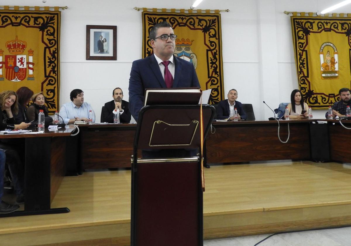 El exalcalde 'popular' de Carboneras Felipe Cayuela se pasa a no adscritos y denuncia «irregularidades»
