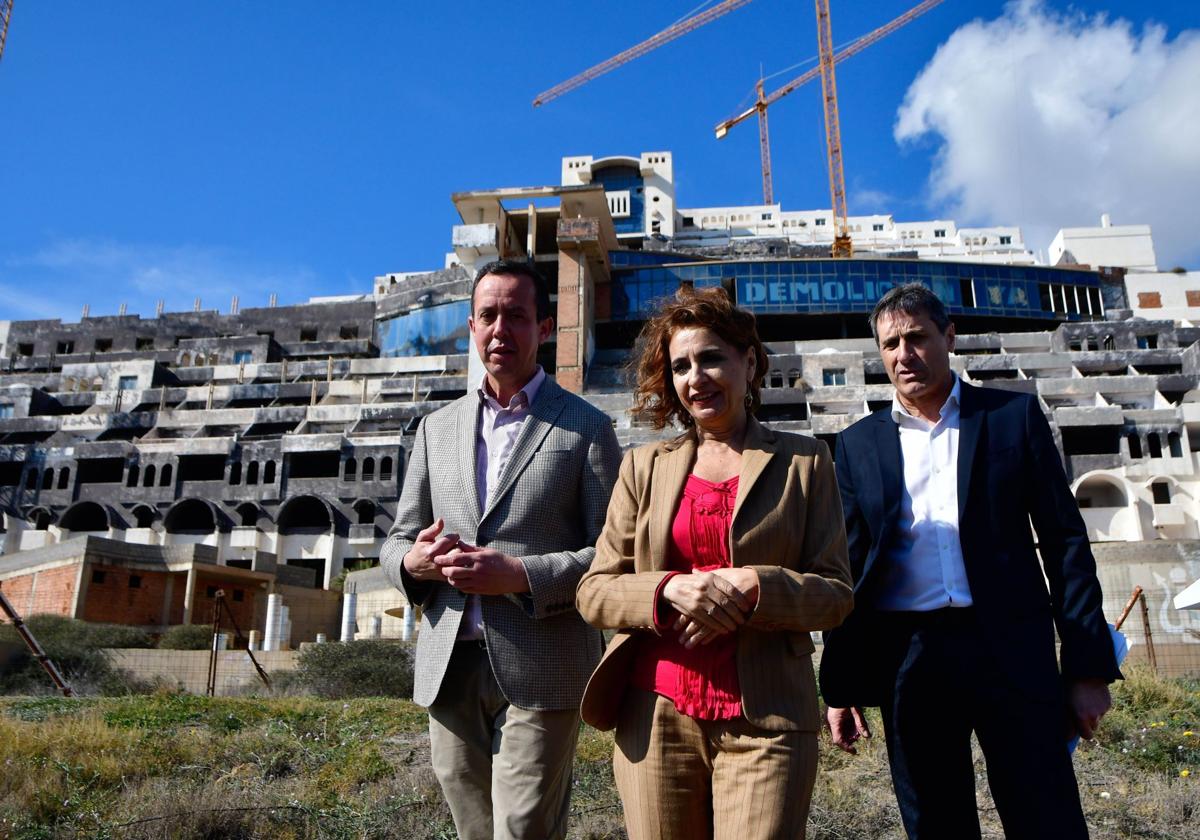 El PP de Carboneras cree que la ausencia del PSOE en el pleno de El Algarrobico «deja a Montero a los pies de los caballos»