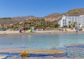 Muere un bañista en una playa de Mojácar