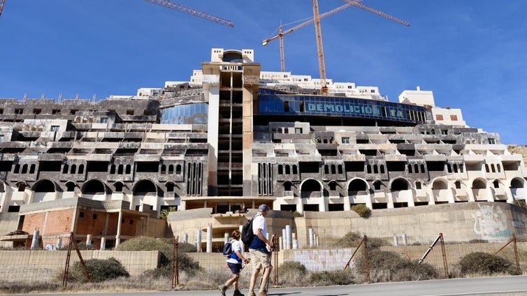 Ecologistas en Acción advierte de posibles «ilícitos penales» en la revisión de la licencia del Algarrobico