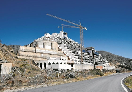 Carboneras dice cumplir con El Algarrobico y manda a la Junta y BOP sus acuerdos para hacerlo «no urbanizable»