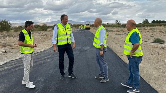 Comienza la mejora de 11 caminos en siete barriadas de Huércal-Overa
