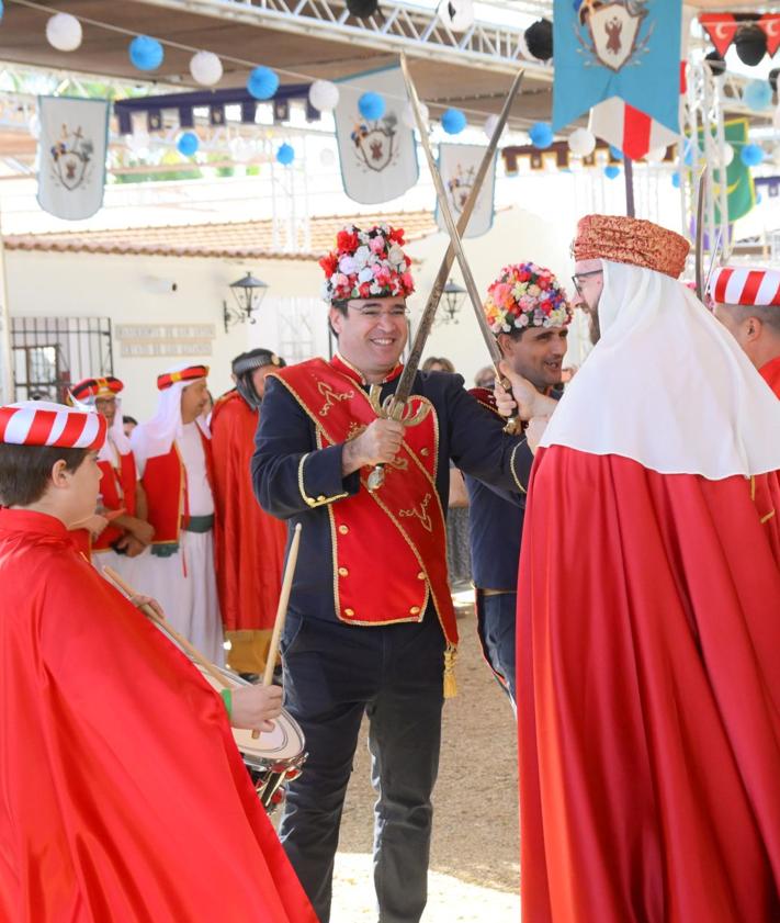 Imagen secundaria 2 - Vera se convierte en la capital andaluza de los Moros y Cristianos