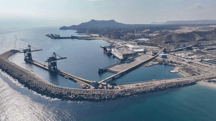 Endesa finaliza su concesión en el Puerto de Carboneras tras el cierre de la central térmica Litoral