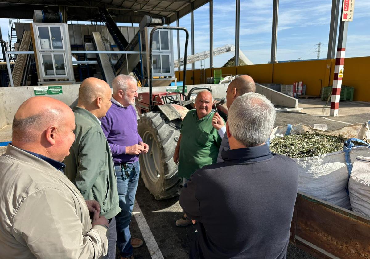 La Junta invierte 206.052 euros en el camino de Gacía a Las Norias y en la empresa Oleo Jarico de Huércal-Overa