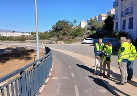 Impulsan la mejora y acondicionamiento del talud y la protección de la vía ciclista de Vera