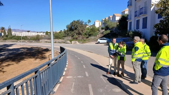 Impulsan la mejora y acondicionamiento del talud y la protección de la vía ciclista de Vera