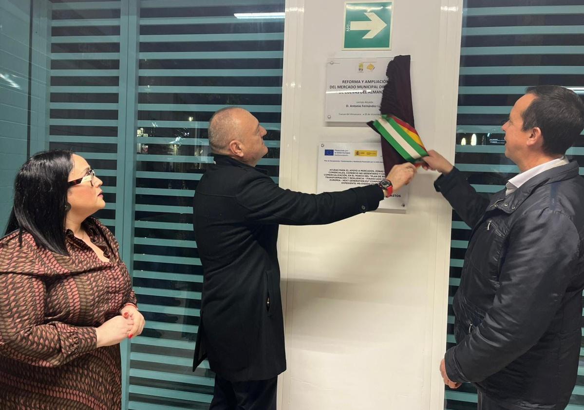 Imagen principal - Cuevas del Almanzora reinaugura su nueva plaza de abastos