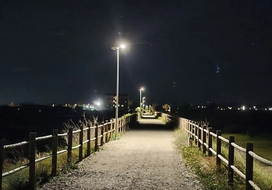 Más farolas solares para dar luz a la Vía Verde de Huércal-Overa