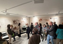 El Argar deslumbra a la élite de la arqueología nacional en una visita histórica a Antas