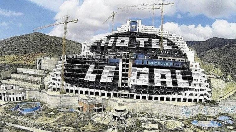 La Fiscalía investiga a los ediles de Carboneras  que aplazaron anular la licencia del Algarrobico