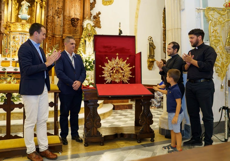 Imagen principal - Nueva aureola para la Virgen de las Angustias de Vera en el centenario de su coronación canónica