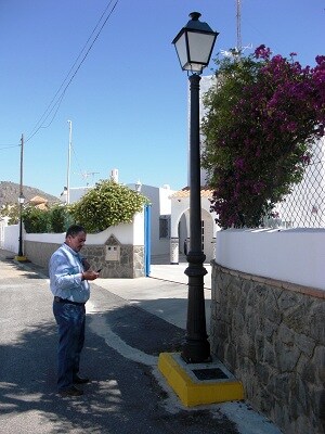 Recuperación de farolas para iluminación de calles en Mojácar playa