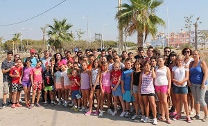 Cerca de 100 jóvenes de los municipios de la Sierra Almeriense de Alicún, Illar y Ragol, pasan un día en las Playas de San Juan de los Terreros de Pulpí