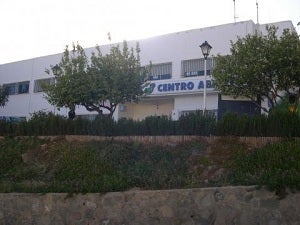 La sala de estudio del ‘Centro Foro Abierto’ está permanentemente abierta para los jóvenes carboneros, dice la concejala