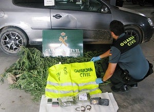 Ocho detenidos en Huércal-Overa por robo de marihuana, haciéndose pasar por Guardias Civiles