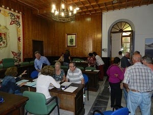 La oficina de ayuda a los damnificados por las lluvias recibe unas 200 incidencias en los tres primeros días en Huércal-Overa