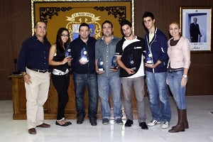Una treintena de personas participan en el  I Campeonato de Dardos de Garrucha