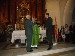 La Hermandad de San Juan de Vera entrega el Guión, Báculo y Medallas a la Guardia Civil