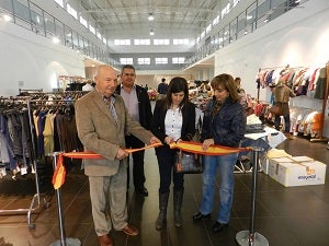 La concejal de Comercio inaugura el XII Mercado de Liquidación de Stock de Huércal-Overa