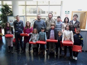 El concejal de Cultura entrega los premios del concurso de christmas huercalense