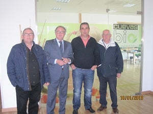 El Alcalde visita la empresa dedicada a agricultura ecológica S.A.T. Cuevas Bio
