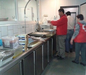 Vera Hotel dona más de 370 kilos y litros  de alimentos a Cruz Roja