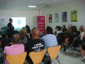 La Junta acerca a empresarios y emprendedores de Huércal-Overa las ventajas de las redes sociales para los negocios