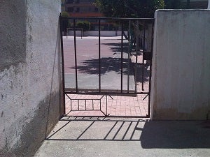 El PA de Cuevas pide al Ayuntamiento que solvente los 'peligrosos' deterioros del colegio Alvárez de Sotomayor