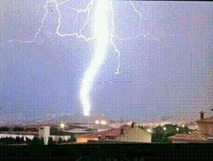 La tormenta eléctrico provoca pequeños incendios, los más grandes en Huércal-Overa, Mojácar y Turre