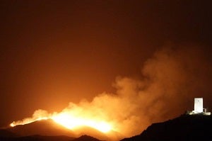 Lluvia de rayos en la madrugada que ‘enciende’ la sierra del Levante