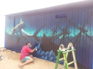 Obras artísticas al pie de la playa de Mojácar