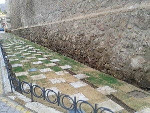 El PSOE califica de “derroche innecesario” y “muestra de mal gusto” las obras del entorno del Castillo de San Andrés