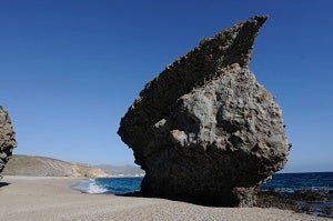 Más turistas, más limpieza y seguridad este año en la Playa de los Muertos de Carboneras