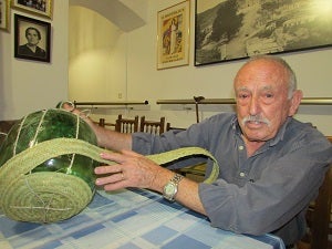 «Es mi capricho, trabajar el esparto y leer muchos libros»