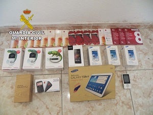 La Guardia Civil detiene a un joven por el robo de una tienda de telefonía