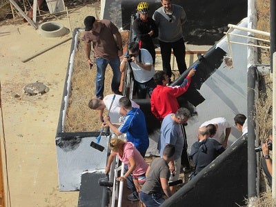 El pueblo de Carboneras quiere 'pintar' y 'pinta' el Algarrobico y lo convierte en 'legal'