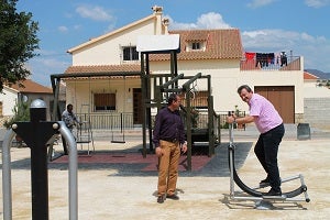 El Ayuntamiento de Pulpí, regenera y pone de nuevo en servicio el  Parque Infantil de la Plaza de 'La Máquina'