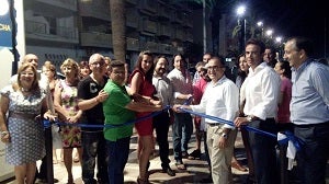 Los comercios de Garrucha están abiertos también en las noches del verano