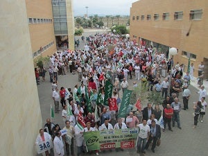 Manifestación contra el cierre de camas en el hospital de Huércal-Overa